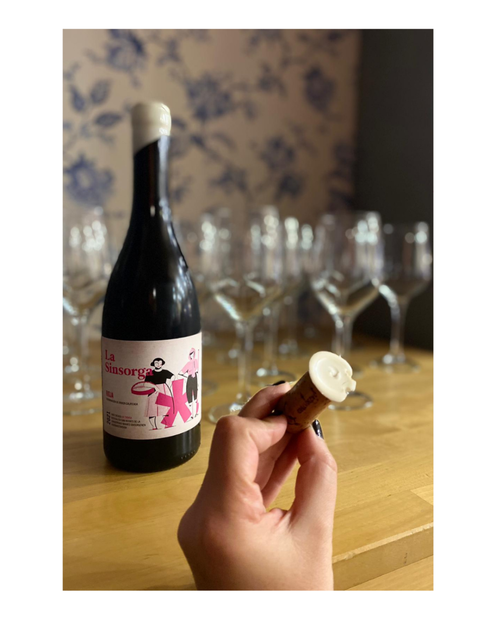 LA SINSORGA by TXINGA (Botella de vino)